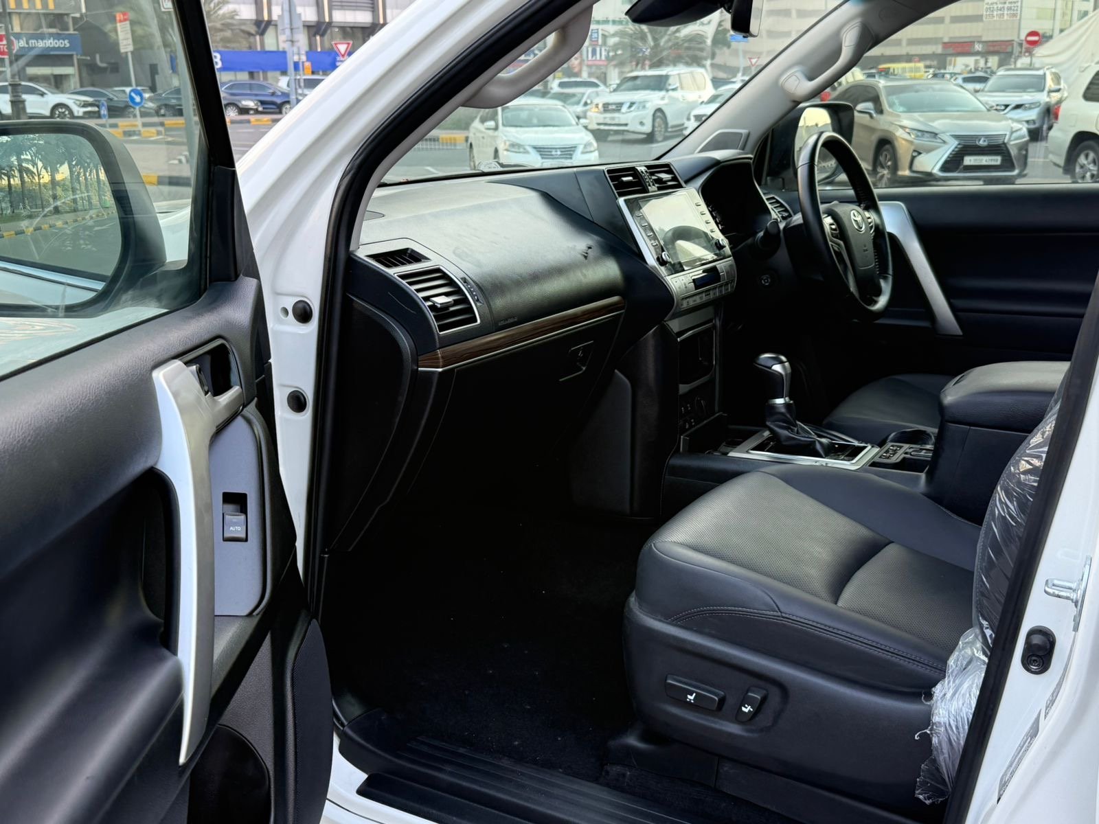 Land Cruiser Prado 2021 White image